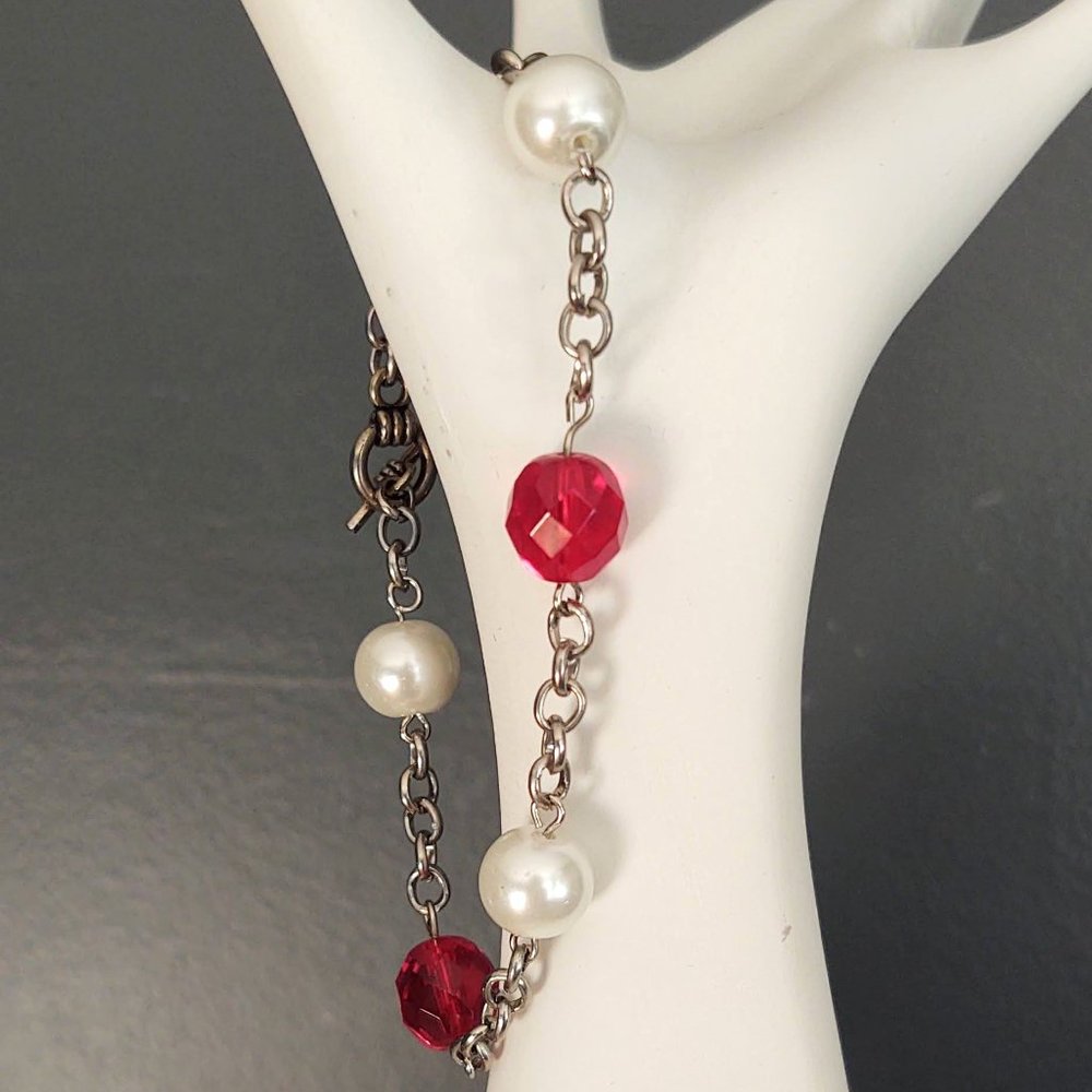 Red glass and faux pearl bracelet